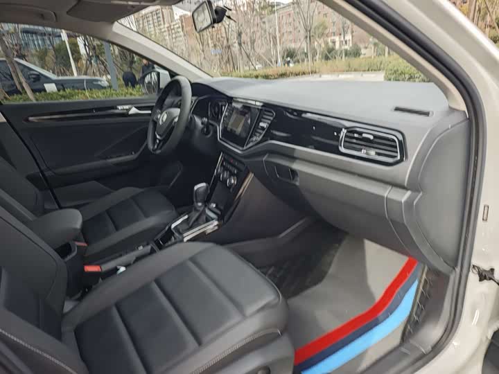 Фото 17 - Volkswagen T-Roc