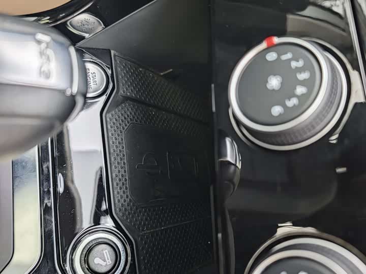 Фото 19 - Volkswagen T-Roc