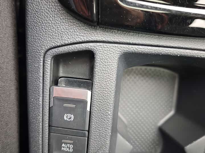 Фото 21 - Volkswagen T-Roc