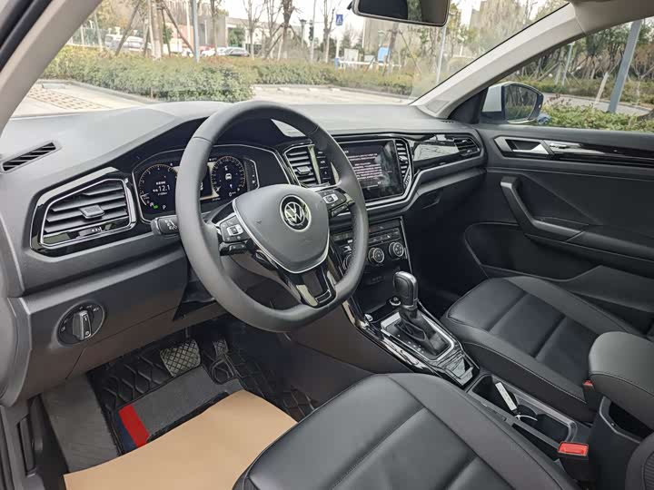 Фото 8 - Volkswagen T-Roc