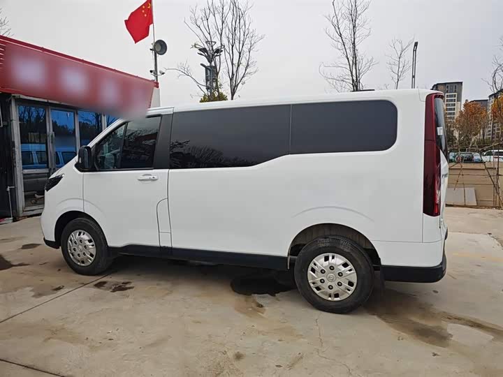 Фото 5 - Maxus V70