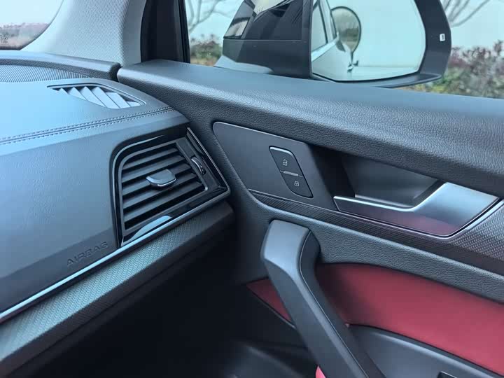 Фото 17 - Audi Q5L