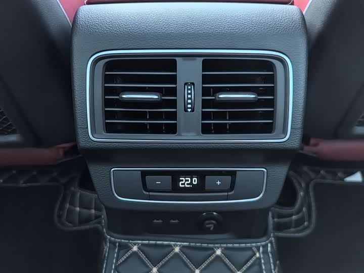 Фото 18 - Audi Q5L