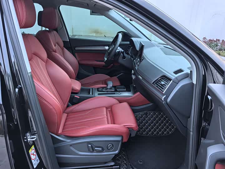 Фото 19 - Audi Q5L