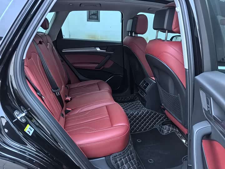 Фото 20 - Audi Q5L