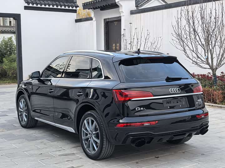 Фото 5 - Audi Q5L