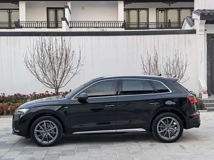 Фото 8 - Audi Q5L