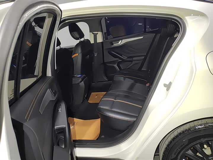 Фото 11 - Ford Focus