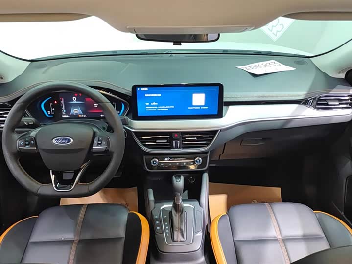 Фото 12 - Ford Focus