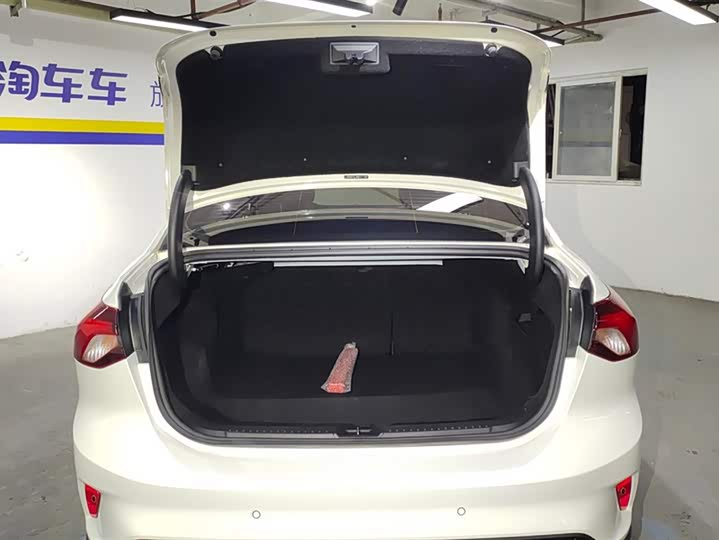 Фото 4 - Ford Focus