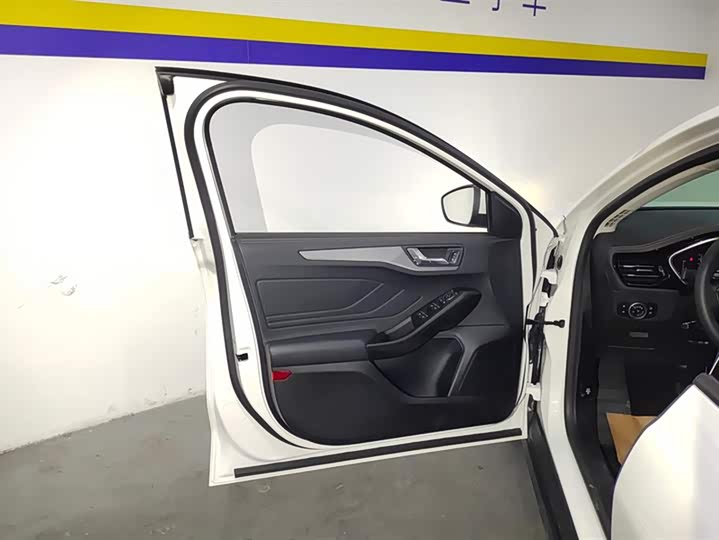 Фото 7 - Ford Focus