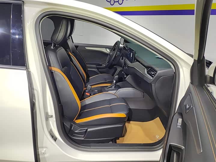 Фото 8 - Ford Focus