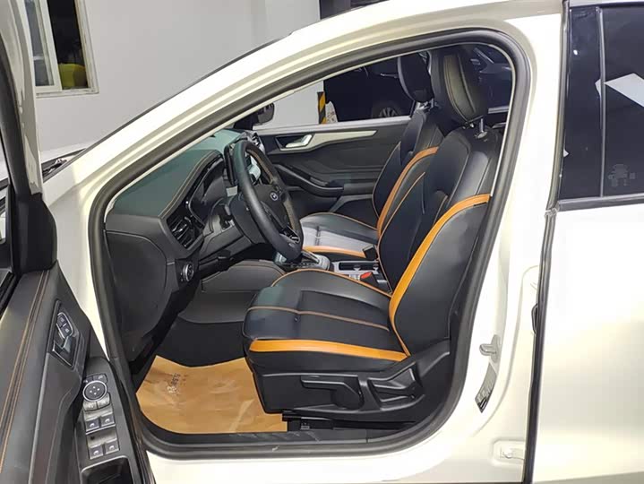 Фото 9 - Ford Focus