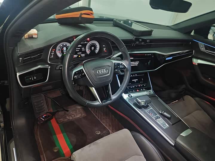 Фото 10 - Audi A6L