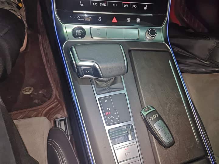 Фото 14 - Audi A6L