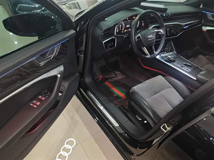 Фото 16 - Audi A6L