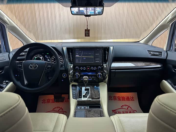 Фото 10 - Toyota Alphard