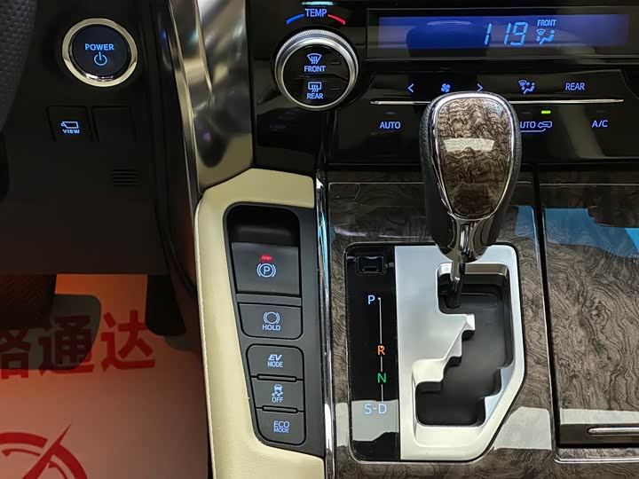 Фото 12 - Toyota Alphard