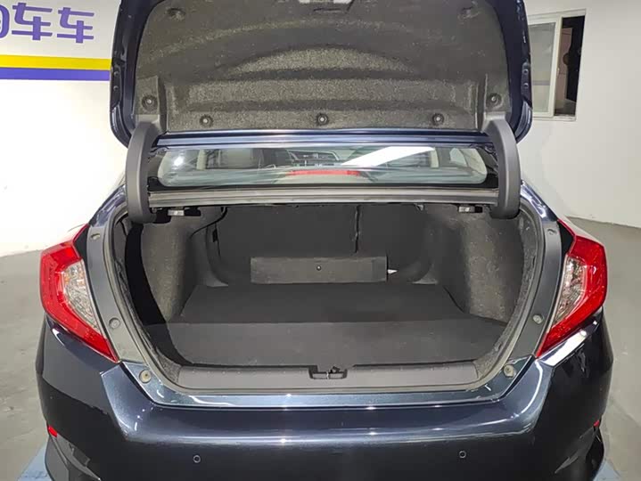 Фото 4 - Honda Civic