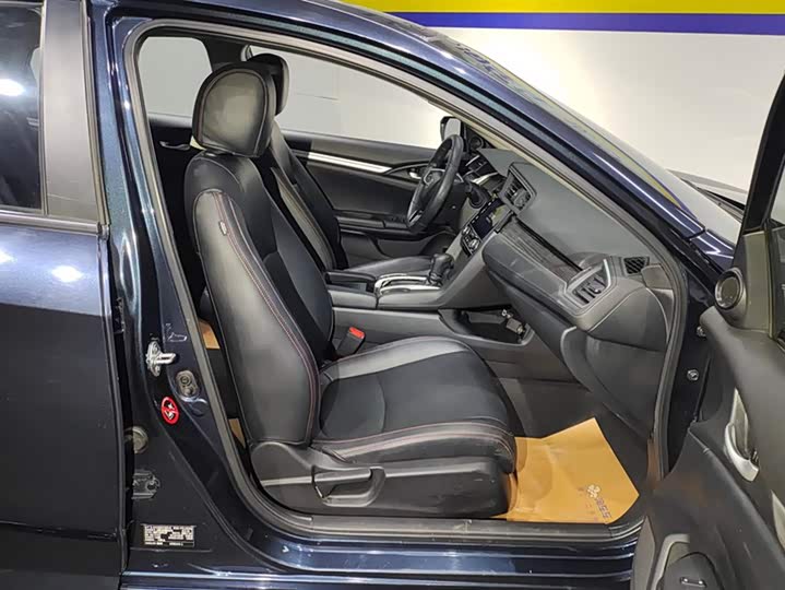 Фото 8 - Honda Civic