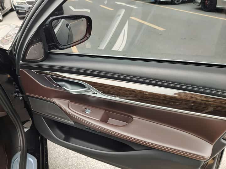 Фото 12 - BMW 7 Series