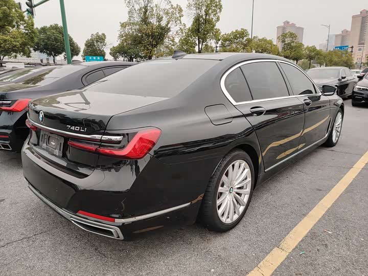 Фото 13 - BMW 7 Series