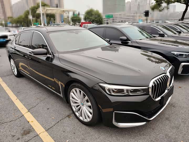 Фото 3 - BMW 7 Series