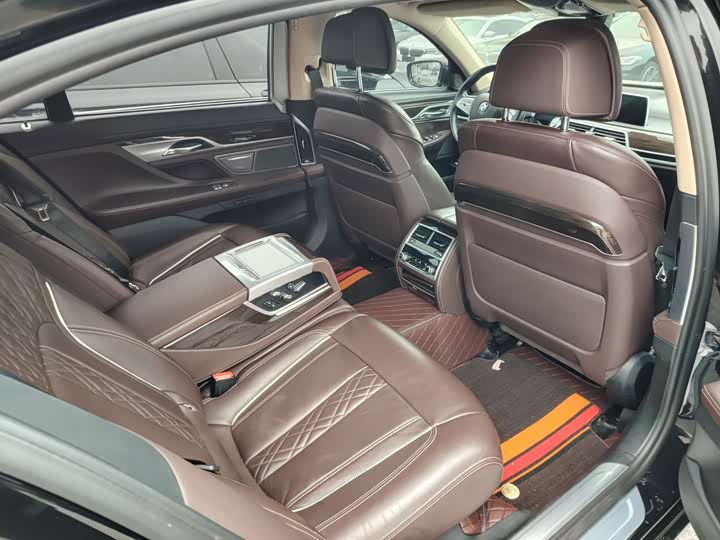 Фото 5 - BMW 7 Series