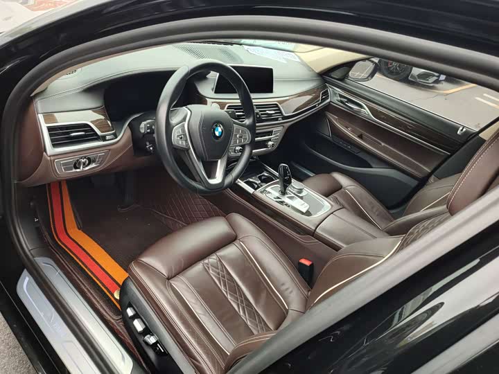 Фото 6 - BMW 7 Series