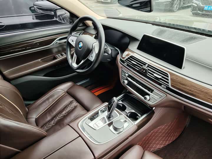 Фото 8 - BMW 7 Series