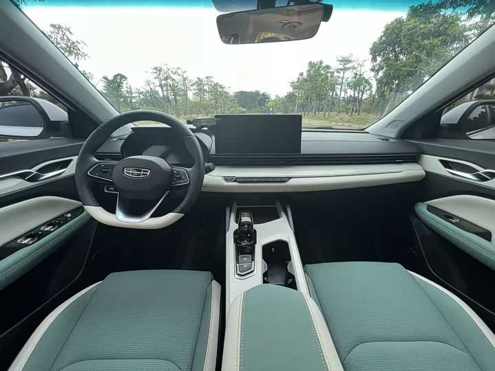 Фото 11 - Geely Emgrand L Hi·P Hybrid