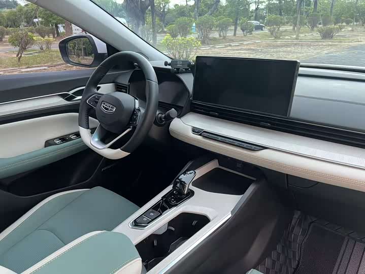 Фото 13 - Geely Emgrand L Hi·P Hybrid