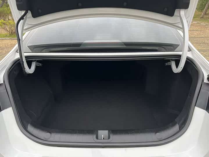 Фото 16 - Geely Emgrand L Hi·P Hybrid