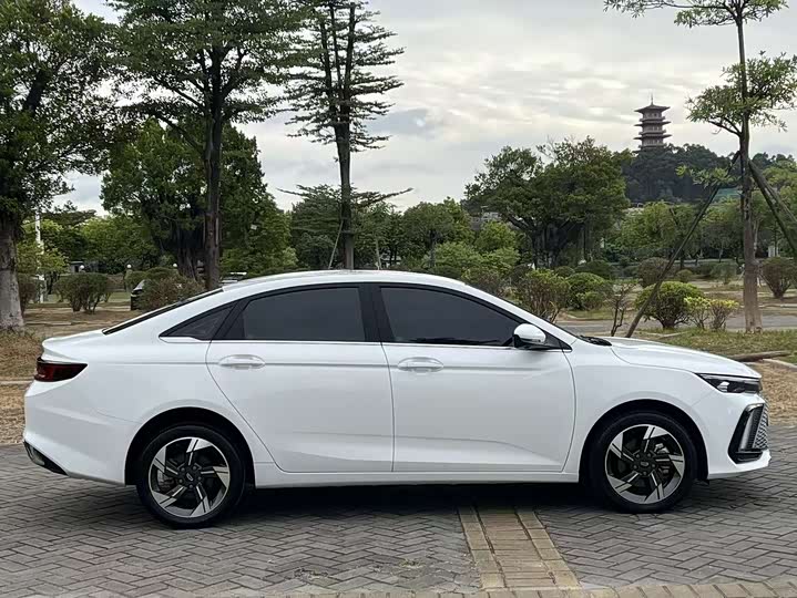 Фото 4 - Geely Emgrand L Hi·P Hybrid