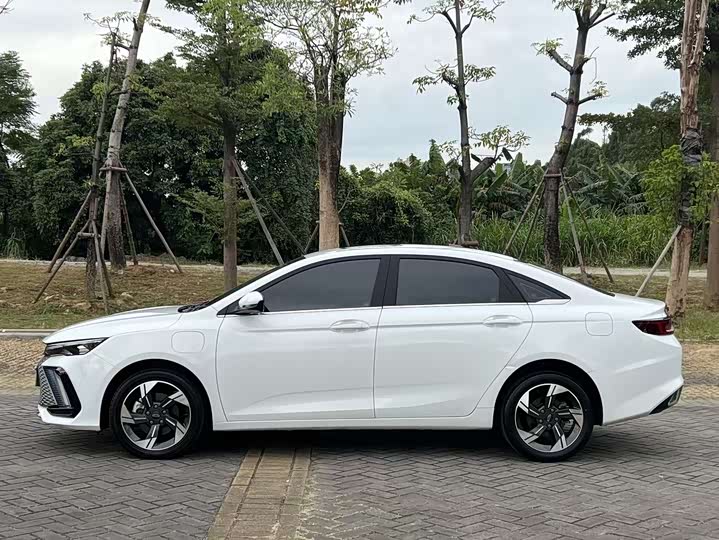 Фото 8 - Geely Emgrand L Hi·P Hybrid
