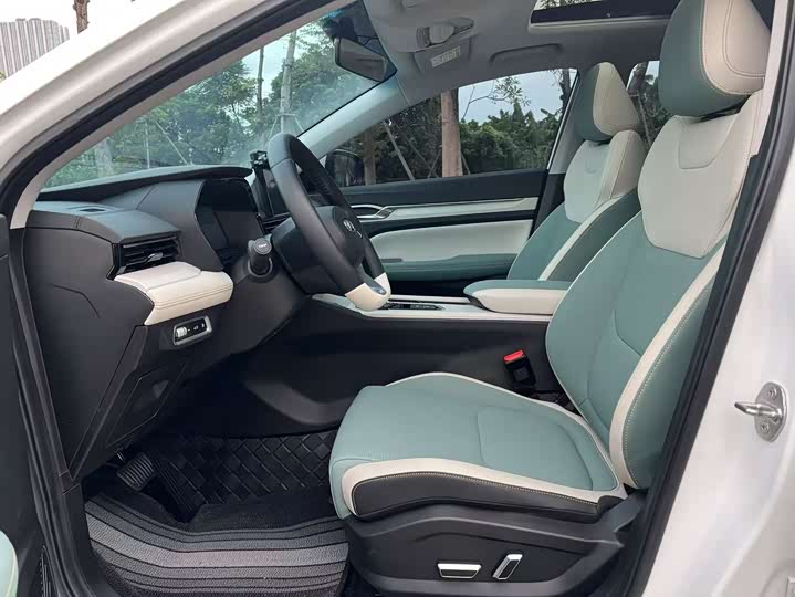 Фото 9 - Geely Emgrand L Hi·P Hybrid