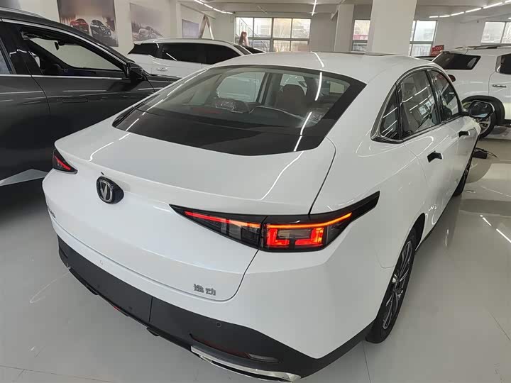 Фото 7 - Changan Eado Plus