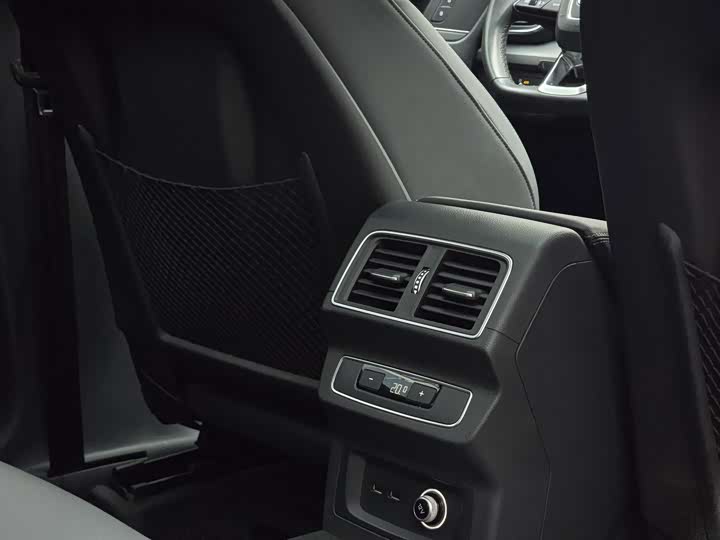 Фото 13 - Audi Q5L