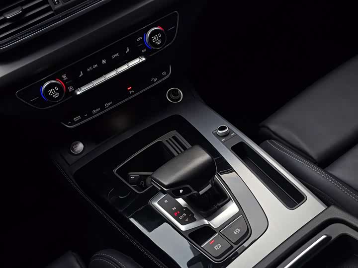 Фото 17 - Audi Q5L