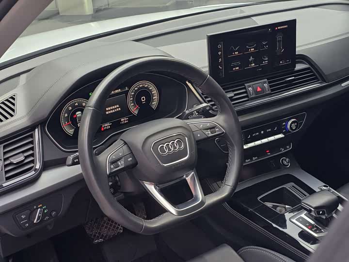 Фото 19 - Audi Q5L