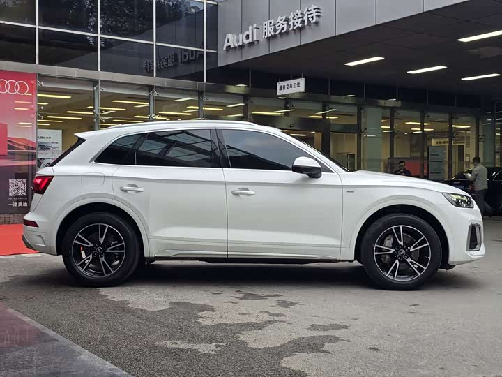 Фото 5 - Audi Q5L