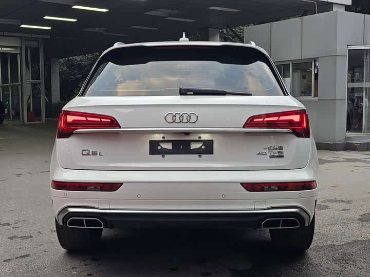 Фото 6 - Audi Q5L