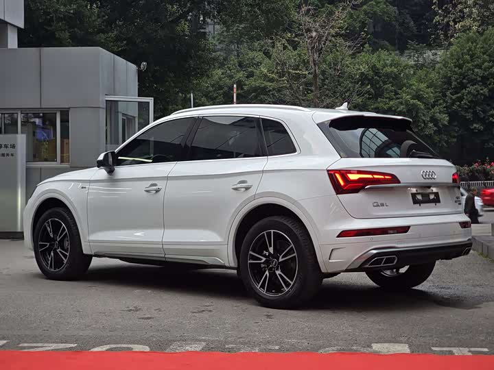 Фото 7 - Audi Q5L