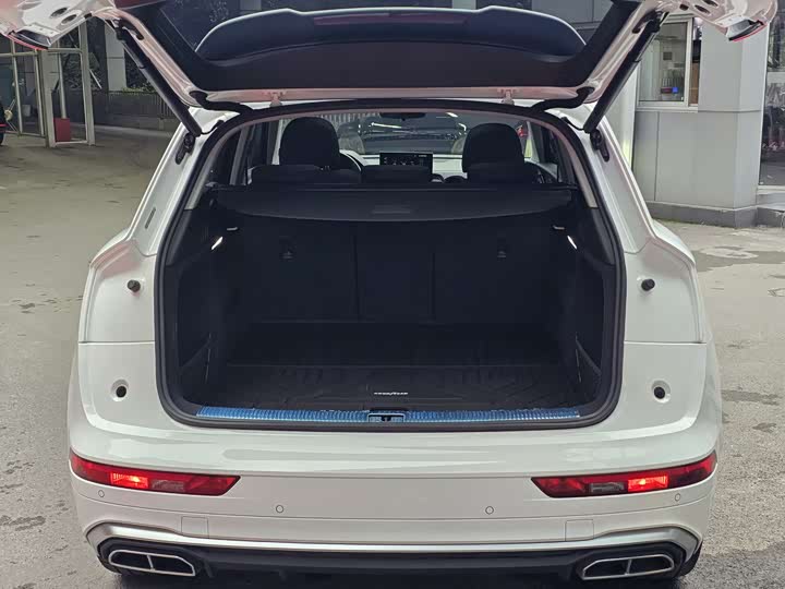 Фото 8 - Audi Q5L