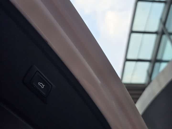 Фото 9 - Audi Q5L