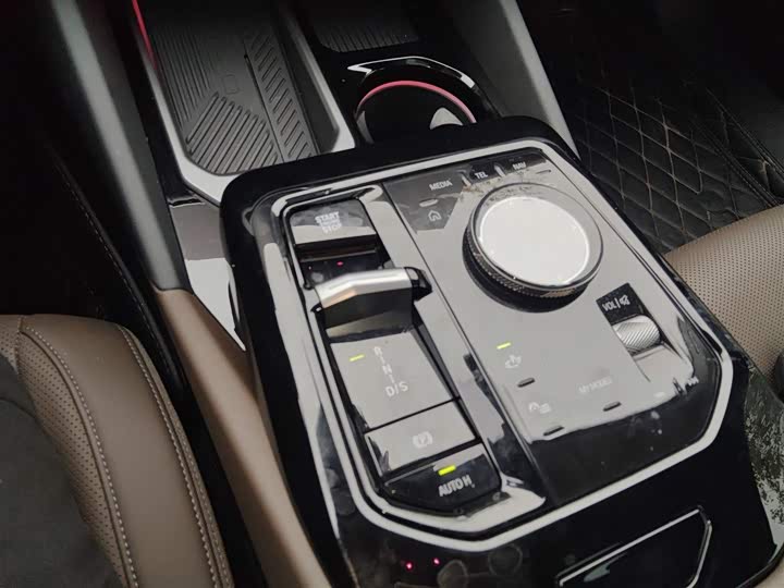 Фото 14 - BMW 5 Series