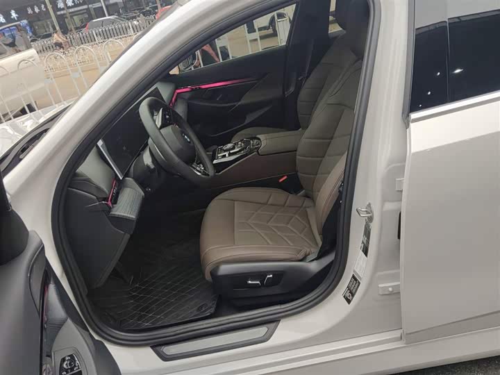 Фото 15 - BMW 5 Series