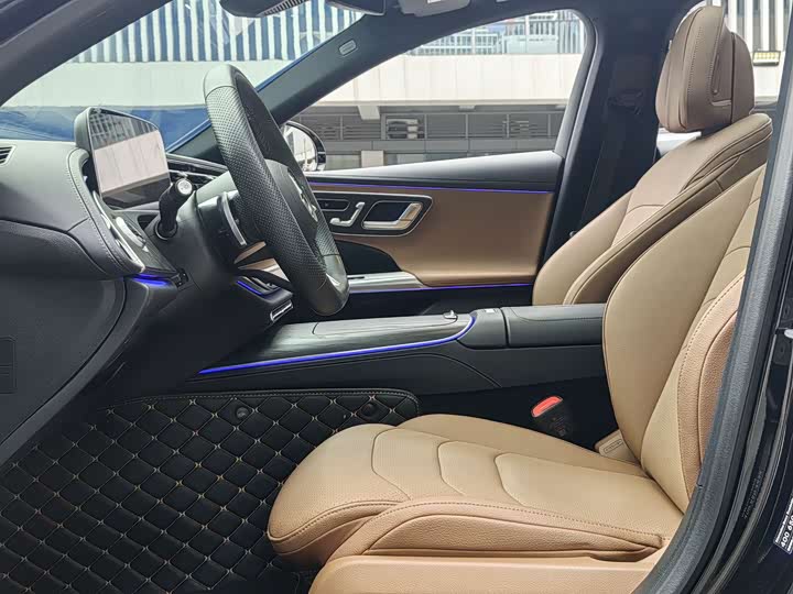 Фото 10 - Mercedes-Benz E-Class