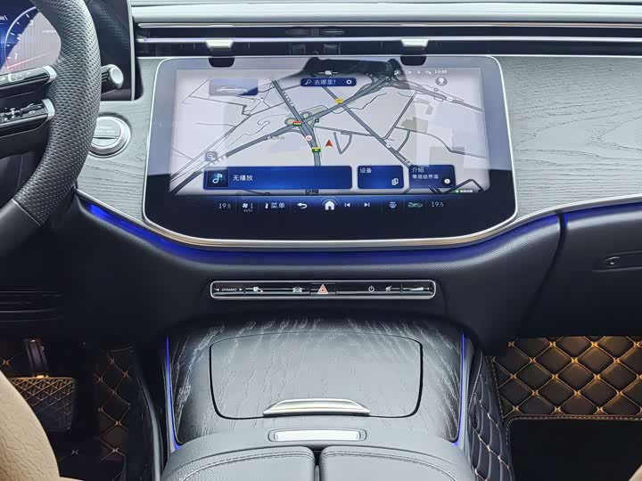 Фото 15 - Mercedes-Benz E-Class