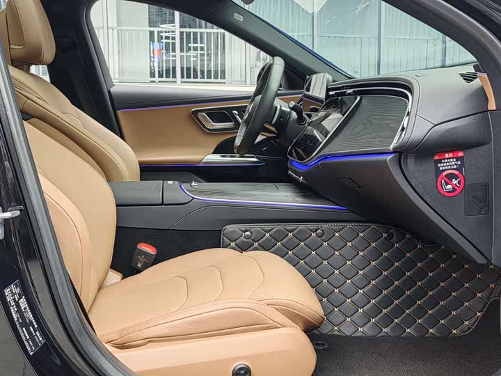 Фото 20 - Mercedes-Benz E-Class